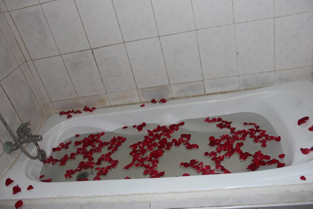 Day Hotel *