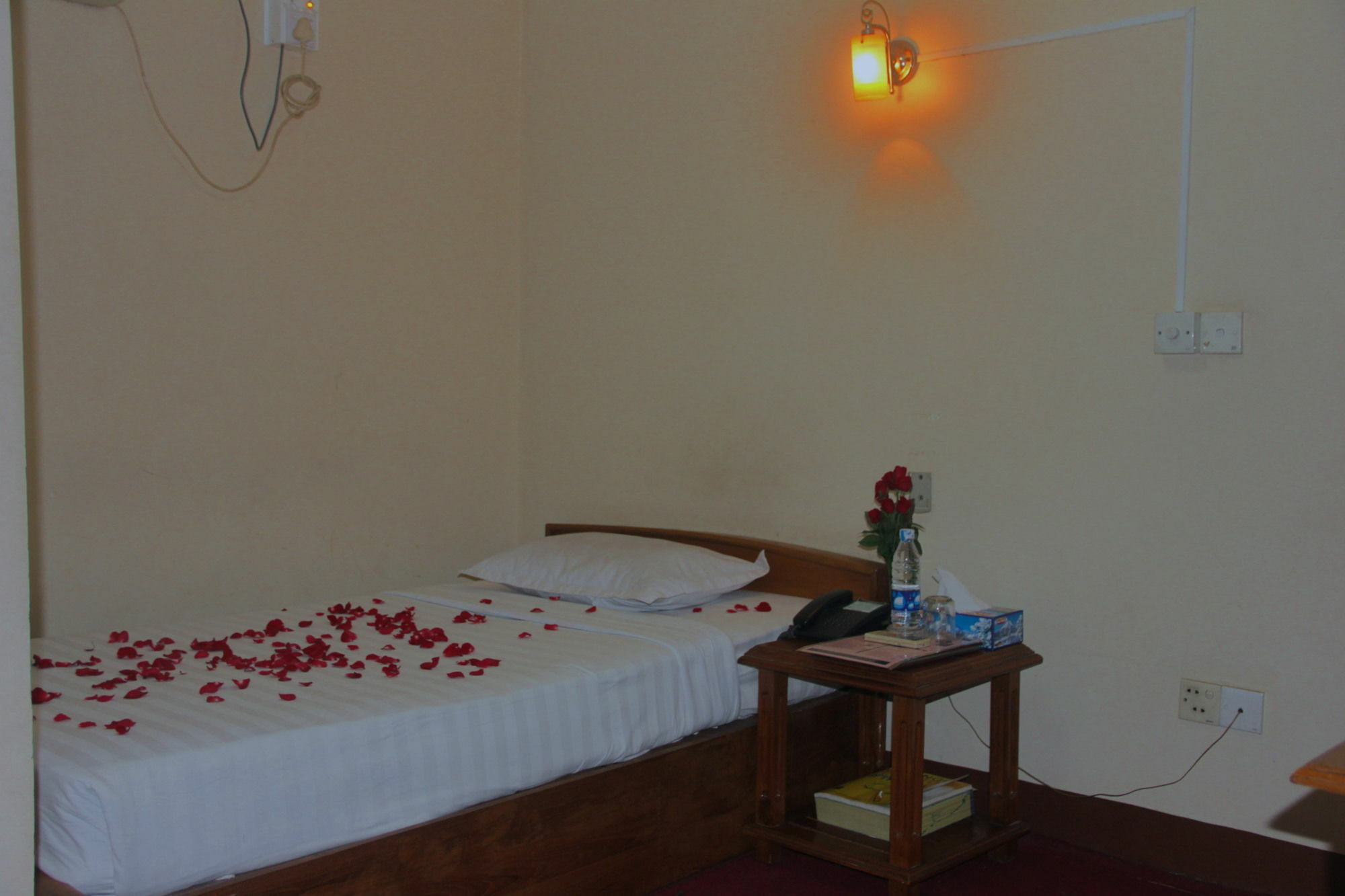Day Hotel *